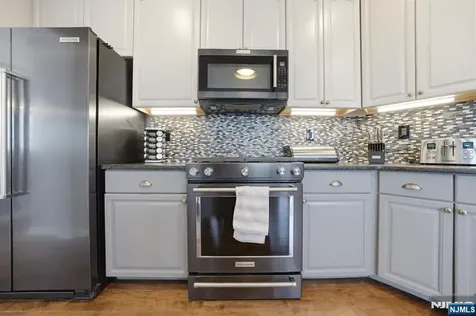 22 Falling Waters Oakland NJ 07436
