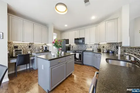 22 Falling Waters Oakland NJ 07436