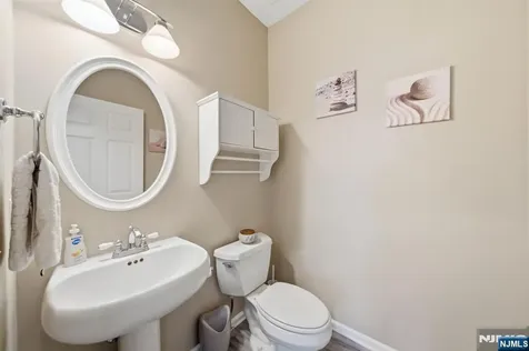 22 Falling Waters Oakland NJ 07436
