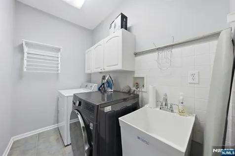 22 Falling Waters Oakland NJ 07436