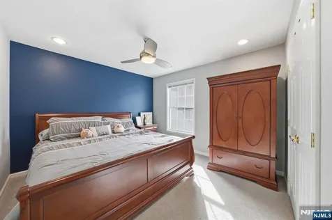 22 Falling Waters Oakland NJ 07436