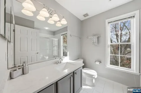 22 Falling Waters Oakland NJ 07436