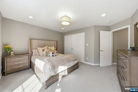 22 Falling Waters Oakland NJ 07436