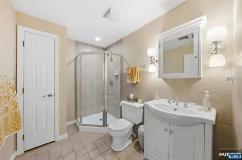 22 Falling Waters Oakland NJ 07436