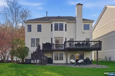 22 Falling Waters Oakland NJ 07436