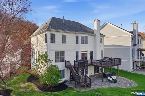 22 Falling Waters Oakland NJ 07436