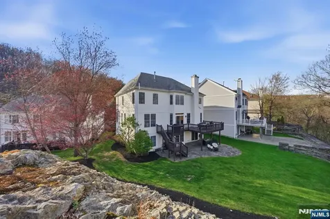22 Falling Waters Oakland NJ 07436
