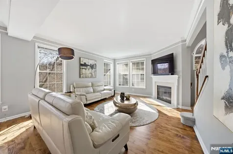 22 Falling Waters Oakland NJ 07436