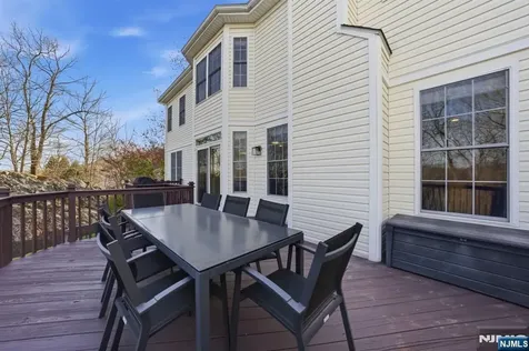22 Falling Waters Oakland NJ 07436