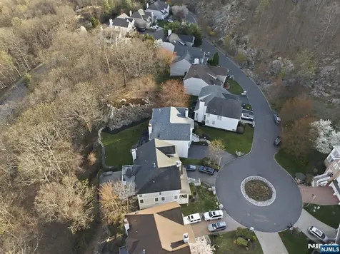 22 Falling Waters Oakland NJ 07436