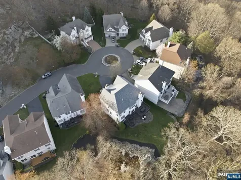 22 Falling Waters Oakland NJ 07436