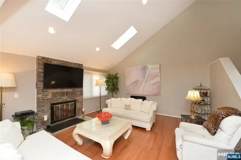 6 Romopock Court Mahwah NJ 07430