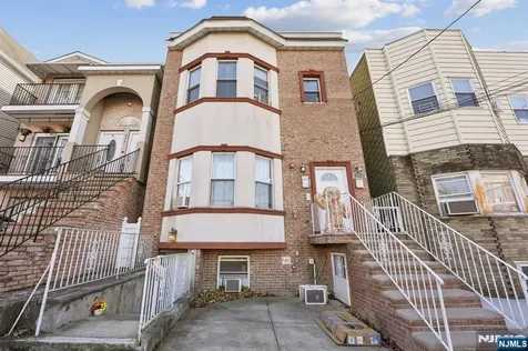 717 16th Street Union City NJ 07087