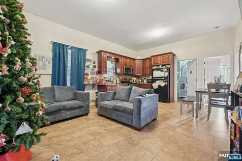717 16th Street Union City NJ 07087