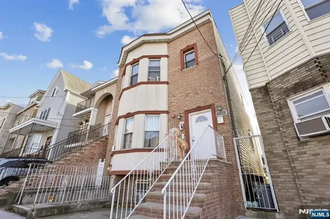 717 16th Street Union City NJ 07087
