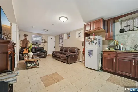 717 16th Street Union City NJ 07087