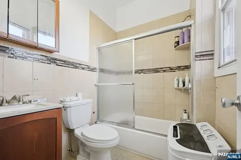 717 16th Street Union City NJ 07087