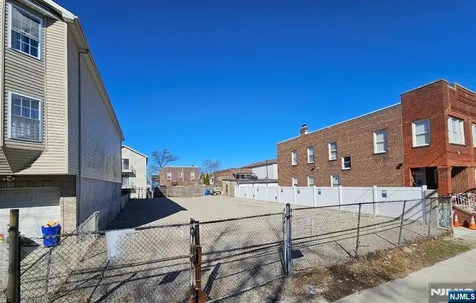 716 6th Street Newark NJ 07107