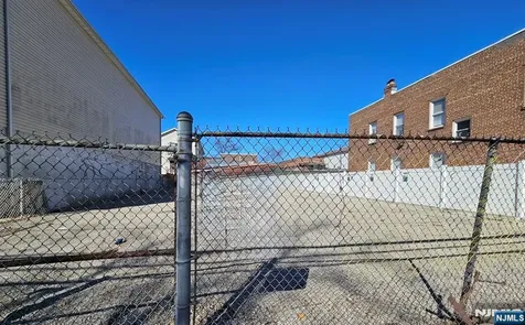716 6th Street Newark NJ 07107