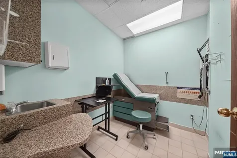 596 Anderson Cliffside Park NJ 07010