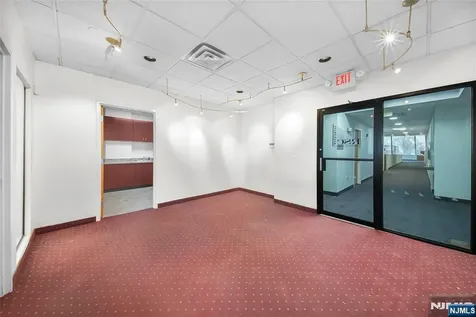596 Anderson Cliffside Park NJ 07010