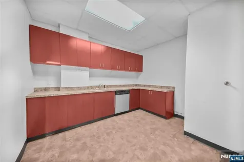 596 Anderson Cliffside Park NJ 07010