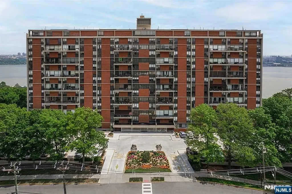 4 Horizon Road Fort Lee NJ 07024