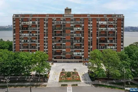 4 Horizon Road Fort Lee NJ 07024