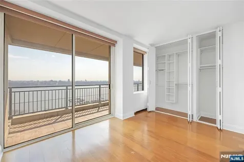 4 Horizon Road Fort Lee NJ 07024