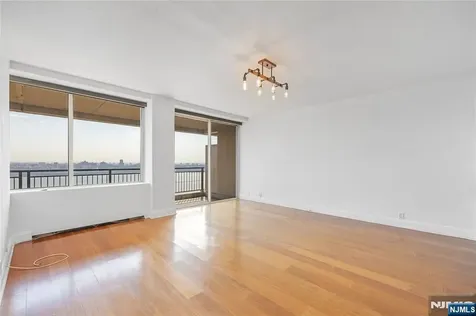 4 Horizon Road Fort Lee NJ 07024