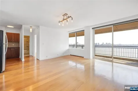 4 Horizon Road Fort Lee NJ 07024