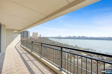 4 Horizon Road Fort Lee NJ 07024