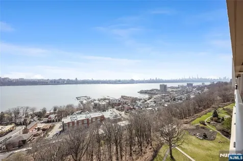 4 Horizon Road Fort Lee NJ 07024