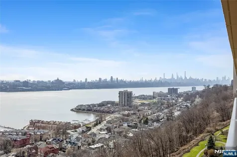 4 Horizon Road Fort Lee NJ 07024