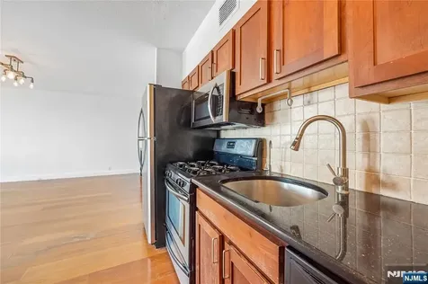4 Horizon Road Fort Lee NJ 07024