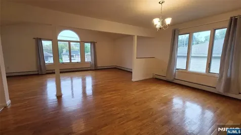 755 Edgewater Avenue Ridgefield NJ 07657