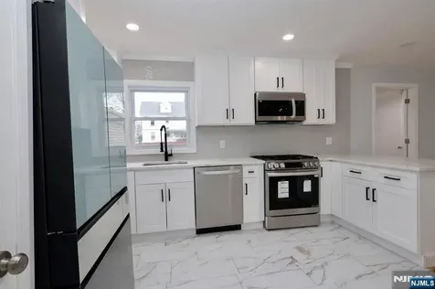 86 Howland Avenue Teaneck NJ 07666
