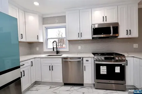 86 Howland Avenue Teaneck NJ 07666