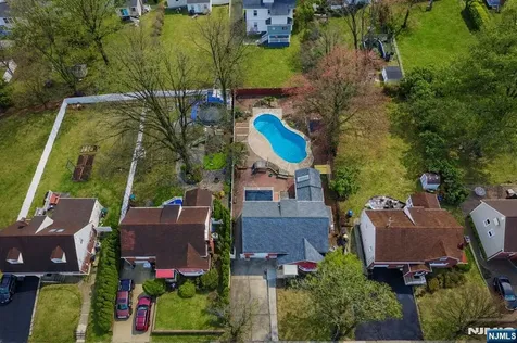 86 Howland Avenue Teaneck NJ 07666