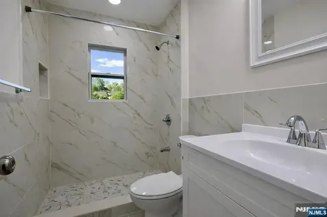 86 Howland Avenue Teaneck NJ 07666