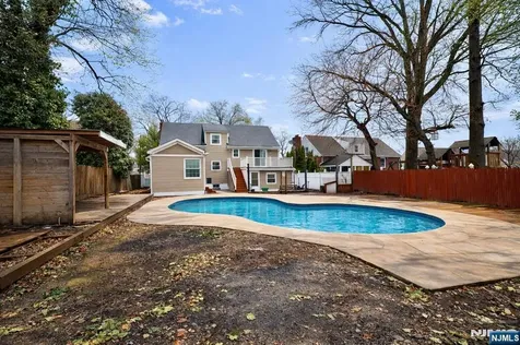 86 Howland Avenue Teaneck NJ 07666