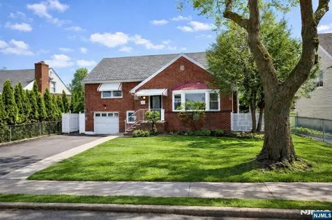 86 Howland Avenue Teaneck NJ 07666