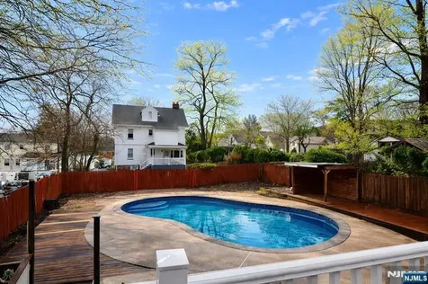 86 Howland Avenue Teaneck NJ 07666