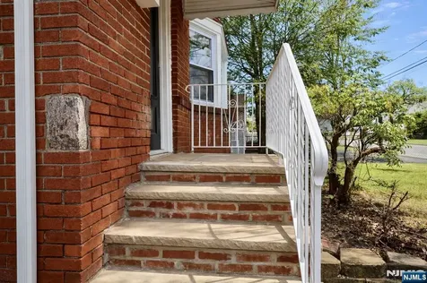 86 Howland Avenue Teaneck NJ 07666
