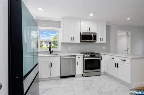 86 Howland Avenue Teaneck NJ 07666