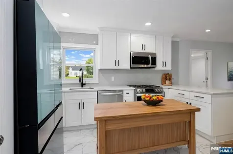 86 Howland Avenue Teaneck NJ 07666