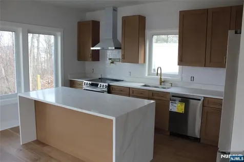 10 Alpine Trail Vernon NJ 07462