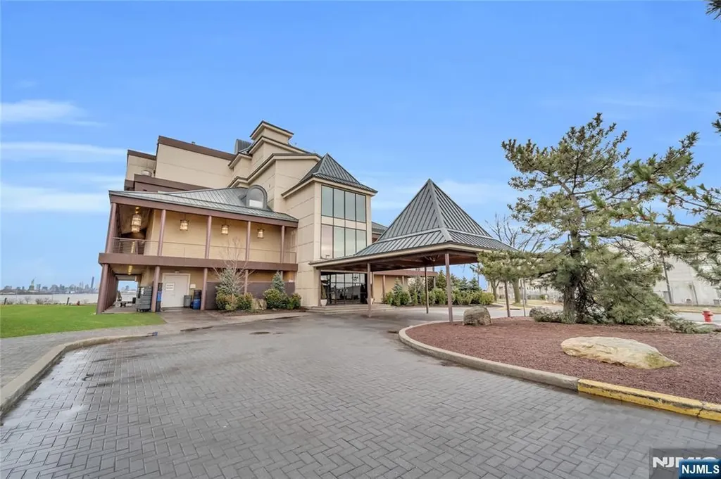 101 Shearwater Court Jersey City NJ 07305
