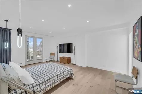 101 Shearwater Court Jersey City NJ 07305