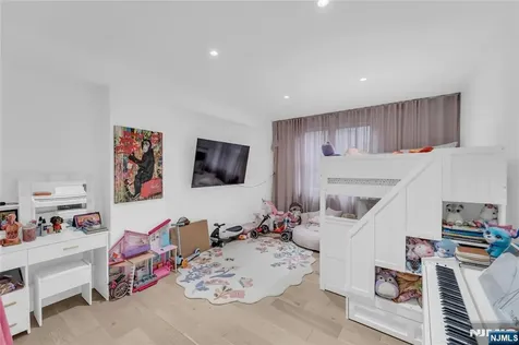 101 Shearwater Court Jersey City NJ 07305
